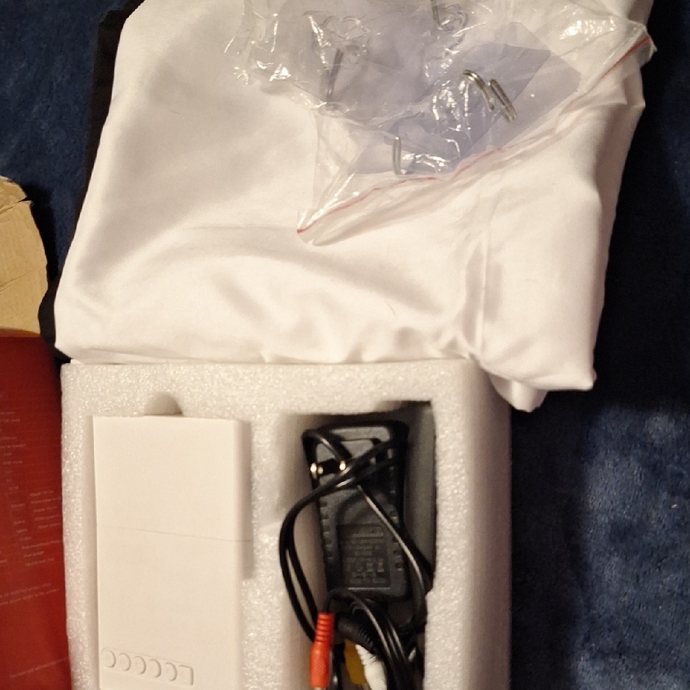 Mini LED Projector - White - Picture 6 of 8